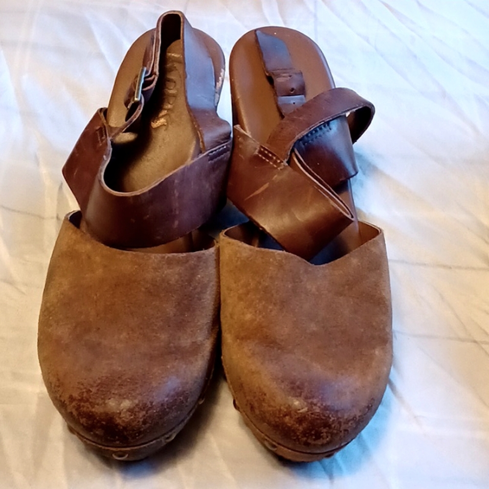 2 pairs Korks leather buckle shoes Sz8